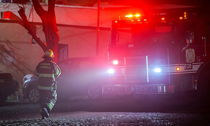 Controlan incendio en mufa de escuela en la colonia Centro