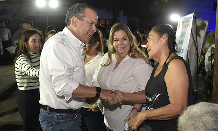 Atiende Toño Astiazarán a vecinos de la Olivares durante el programa Miércoles en tu Colonia