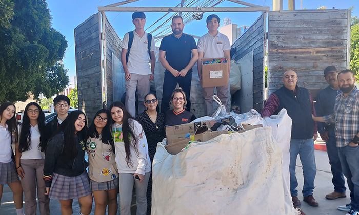 Acopia Cobach dos toneladas de residuos durante colecta de reciclaje