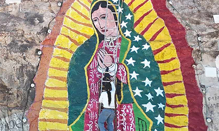 Dan “manita” a pintura de la Virgen de Guadalupe