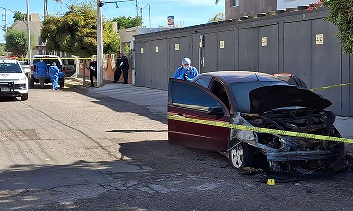 Consume fuego a dos automóviles en la colonia Modelo