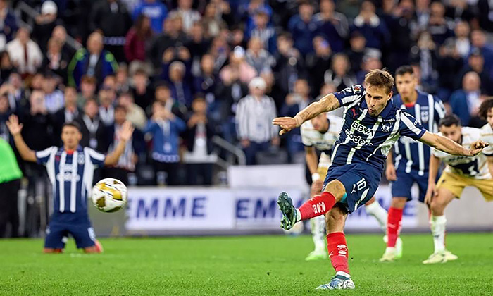 Rayados vence con penal a Pumas por 1-0 en el Ida de los Cuartos de Final