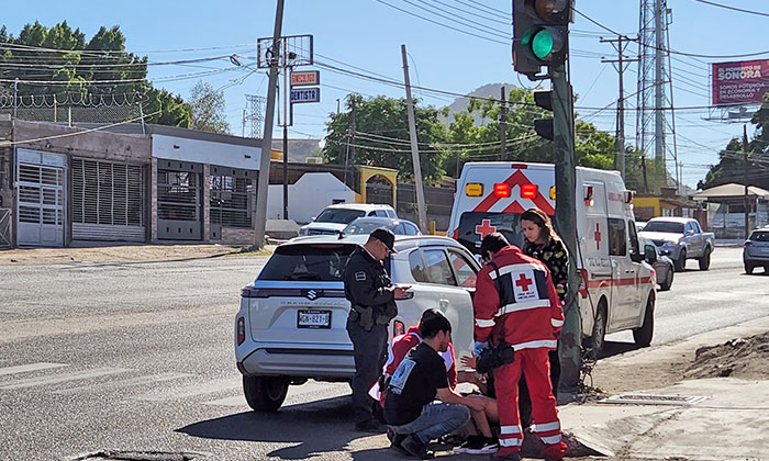 Arrolla camioneta a mujer en Villa de Seris