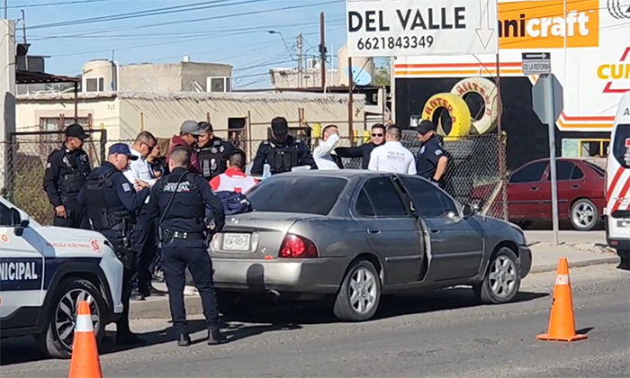 Se desmaya automovilista en plena calle en la colonia Heberto Castillo