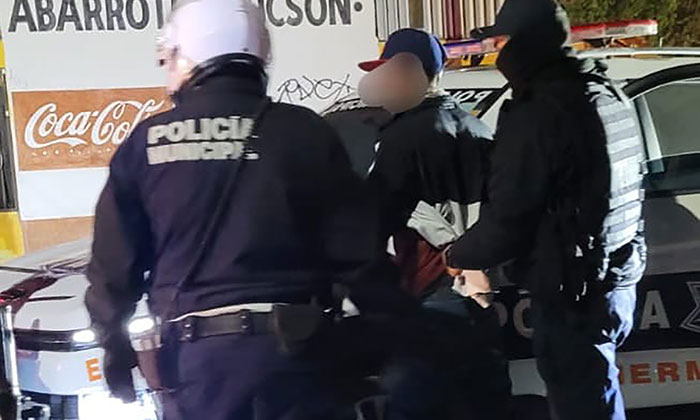 Amaga con cuchillo a su mamá y lo arrestan por rumbos de la Solidaridad