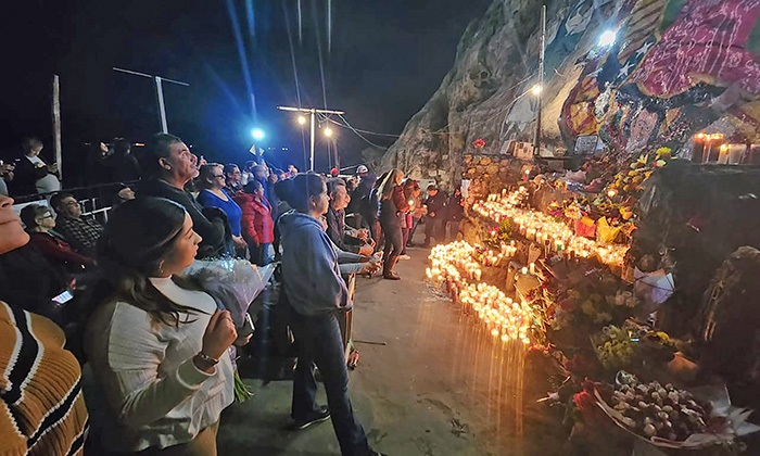 Celebran miles de hermosillenses a la Guadalupana en el Cerro de la Virgen