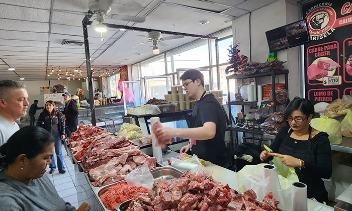 Reportan escasez de carne de res y cerdo; Locatarios del Mercado