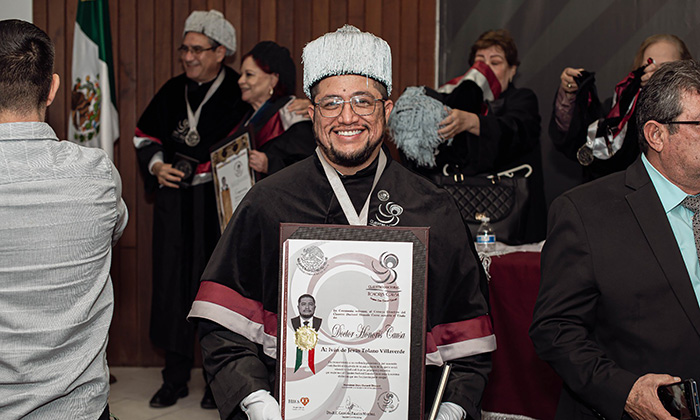 Otorgan doctorado Honoris Causa a docente de la UES por su investigación en tecnología de alimentos