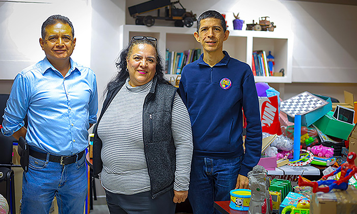 Donan juguetes reciclados para familias necesitadas; Estudiantes de Ingeniería de la Unison