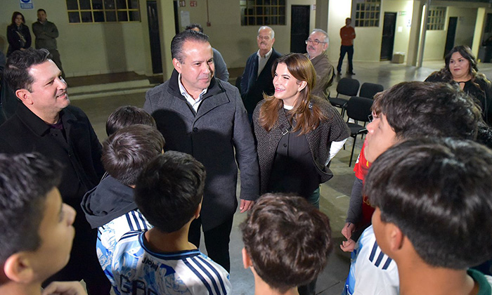 Constata Toño Astiazarán beneficios de energía solar en el colegio Fundación Presbítero Luis López Romo