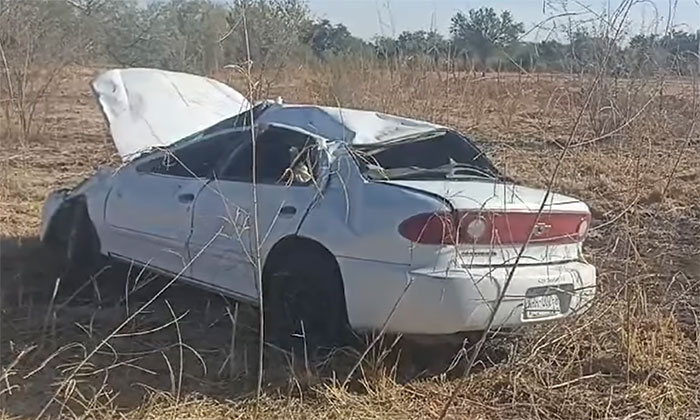 Deja volcamiento a pareja herida en la carretera Ures-Hermosillo