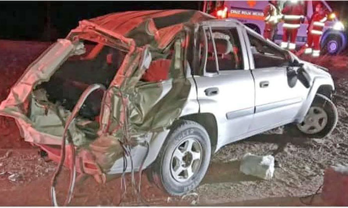 Fallece conductor al volcarse en la carretera 100