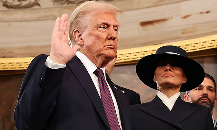 Cumple Trump amenazas al asumir presidencia de EU