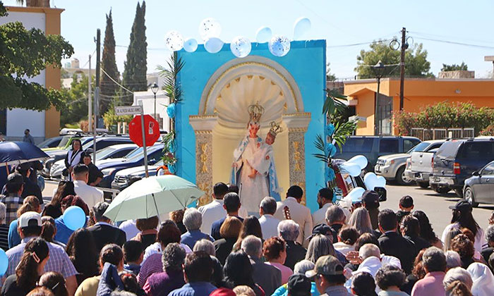 Realizan peregrinación a iglesia de la Candelaria en Villa de Seris