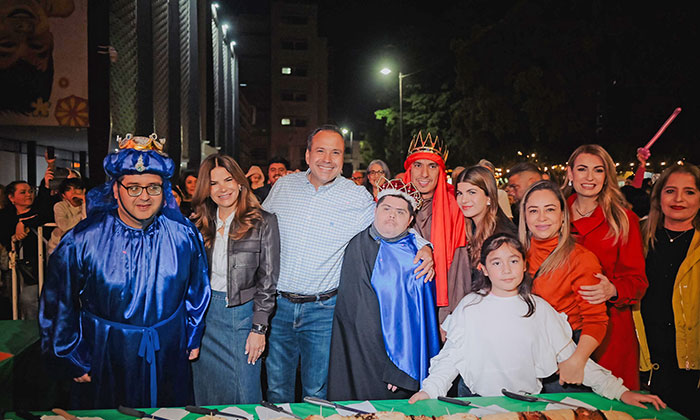 Imponen récord de Rosca de Reyes de 520 metros durante la Viactiva