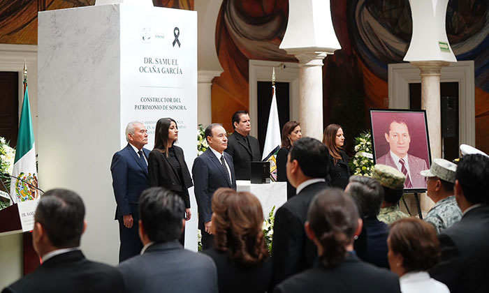 Rinden homenaje póstumo a exgobernador Samuel Ocaña en Palacio de Gobierno