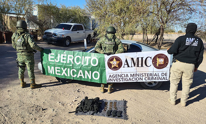 Aseguran vehículo con cargadores y cartuchos en Sonoyta