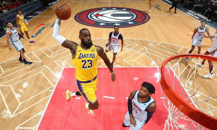 Apabulla Lakers a Washington por 134 a 96