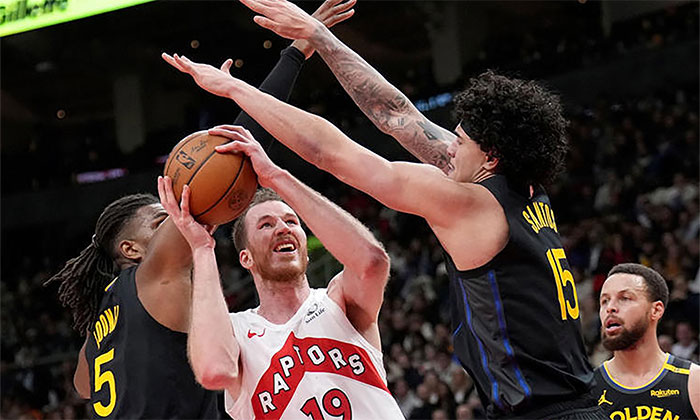 Raptors viene de atrás y vence a los Warriors; A un minuto de la final