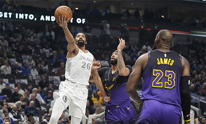 Dominan Mavericks a Lakers por 118-97; Rompen racha de cinco derrotas