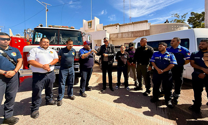 Comisión Nacional de Emergencias recibe máquina extintora