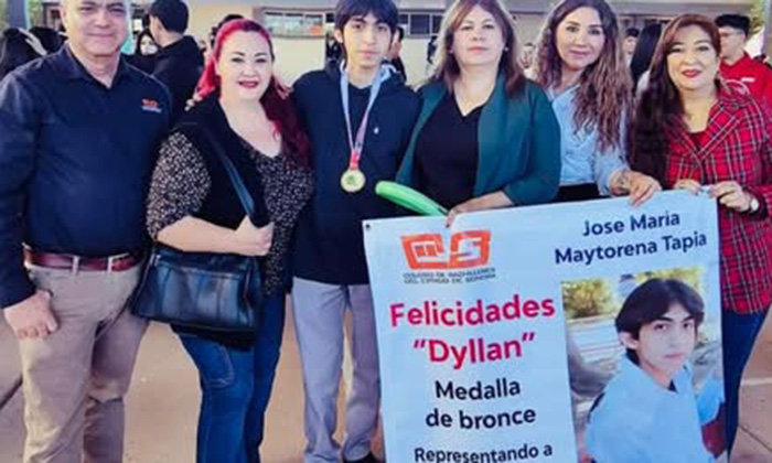 Reconoce Cobach a estudiante destacado