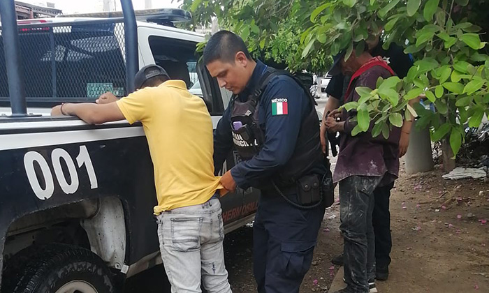 Aprehenden a dos jóvenes con drogas en las colonias Sahuaro y Olivares