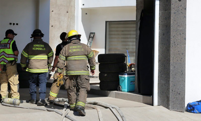 Sofocan bomberos incendio de vivienda en la colonia Prados del Sol