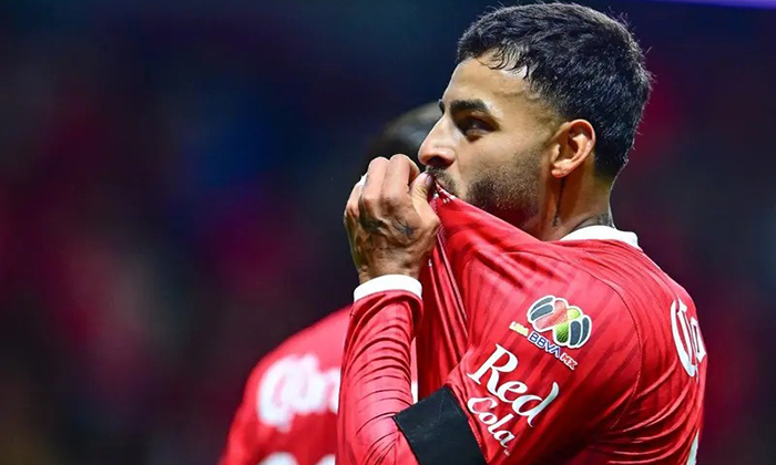 Toluca vence a Chivas en medio de polémica