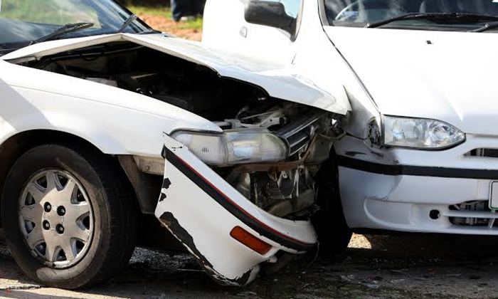 Choca pick up contra vagoneta en la calzada Agustín García López