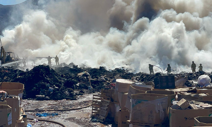 Clausuran recicladora tras incendio