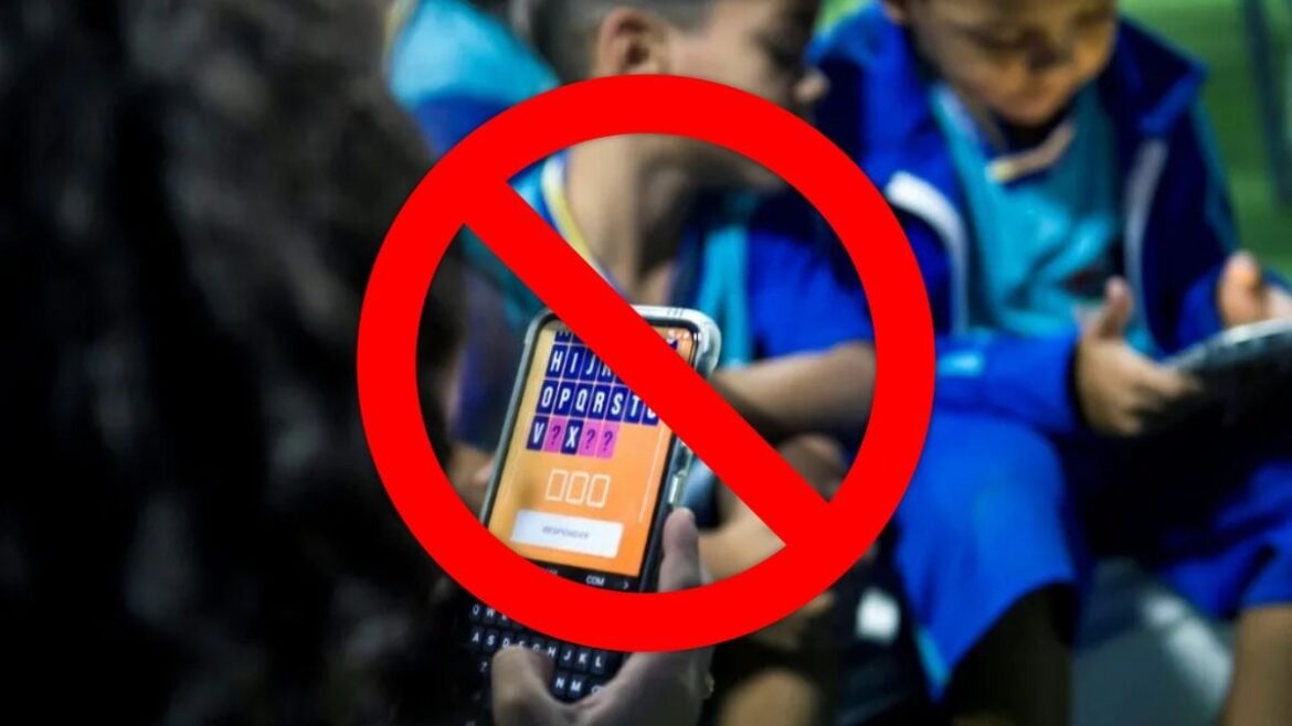 Querétaro Implementa Primera Ley en México que Prohíbe Uso de Celulares en Escuelas