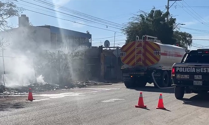 Sofocan bomberos incendio en predio en la colonia Los Jardines