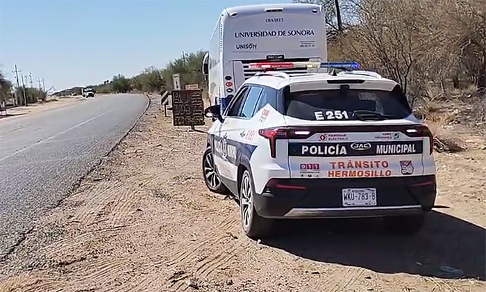 Colisiona autobús de Unison y pick up en la carretera a Bahía de Kino