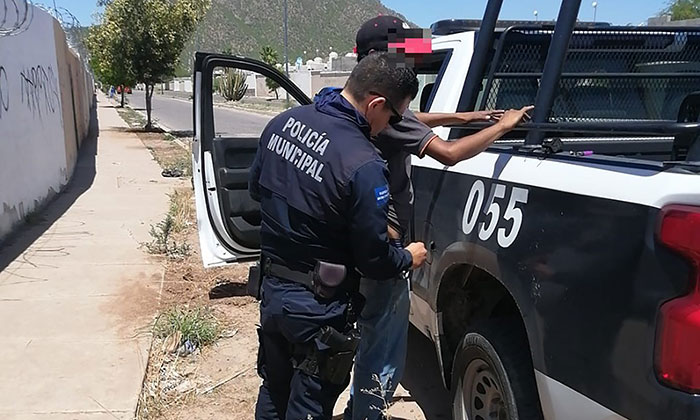 Caen dos hombres y una mujer con droga en distintas colonias