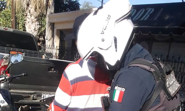 Arrestan a joven por golpear a hombre en la colonia La Cholla