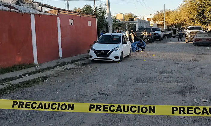 Balean automóvil de chofer de aplicación en Agualurca