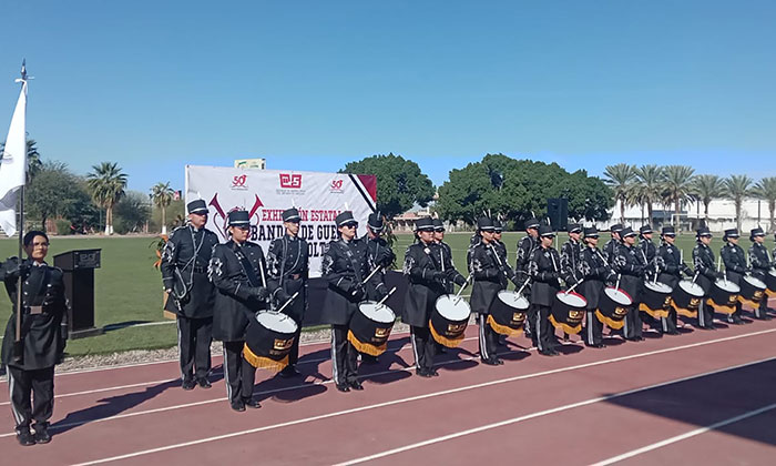 Realizan exhibición de escoltas y bandas de guerra; Estudiantes del Cobach