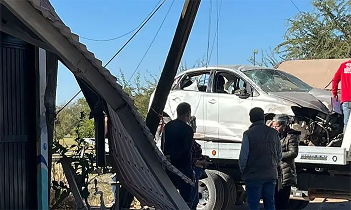 Muere mujer en choque volcamiento en carretera Esperanza-Hornos