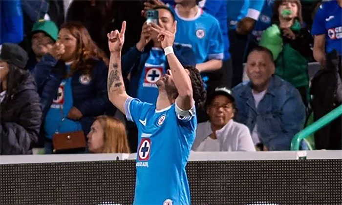 Cruz Azul sufre pero gana a Santos Laguna
