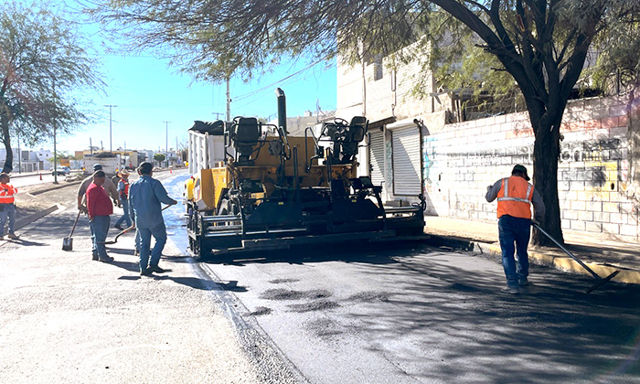Refuerza Ayuntamiento mantenimiento de calles en el bulevar Las Lomas