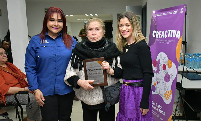Reconocen a Beatriz Juvera