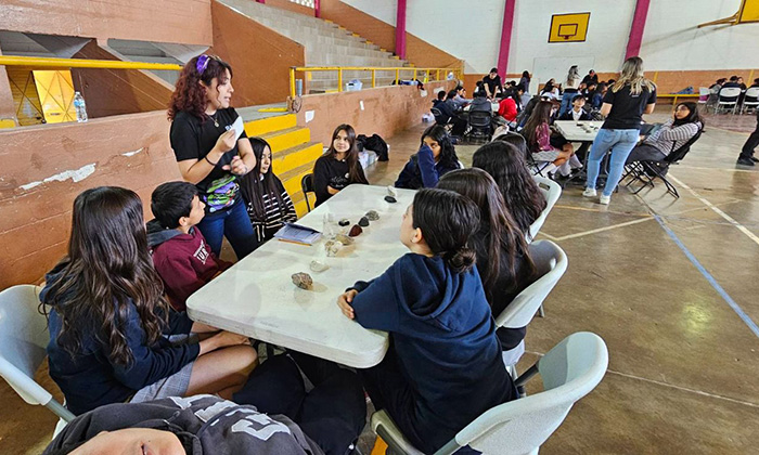 Disfrutan estudiantes del Pabellón Minero en Empalme