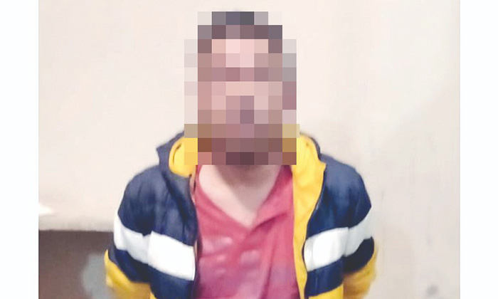 Agrede hombre a mujer policía