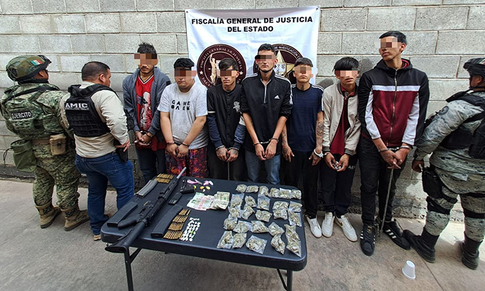 Sorprenden a 7 personas con droga y armas tras cateo
