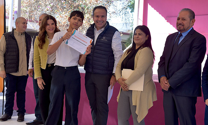 Alcalde Toño Astiazarán y Patty Ruibal promueven entre niñez cultura de reciclaje
