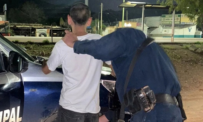 Atrapan a sujetos con armas blancas