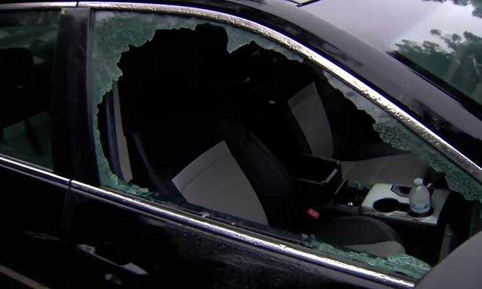 Roban en interior de vehículo estacionado