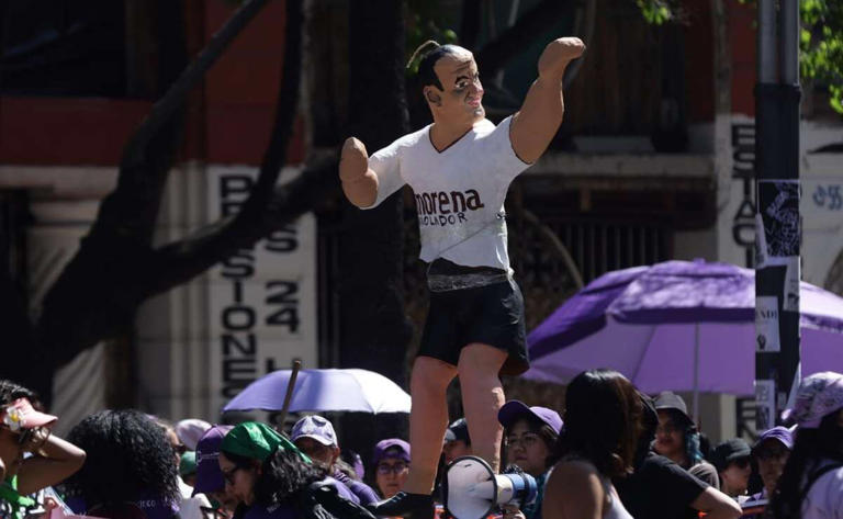 Marcha del 8M en CDMX exige desafuero de Cuauhtémoc Blanco tras acusaciones