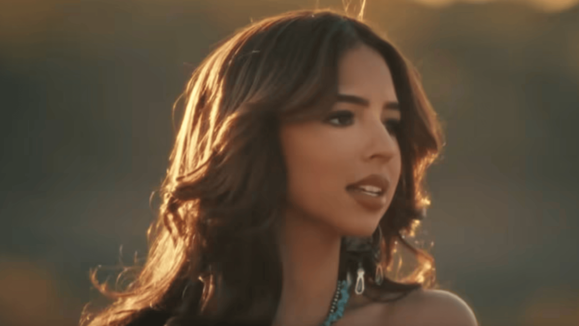 Ángela Aguilar sorprende con un impactante cambio de look